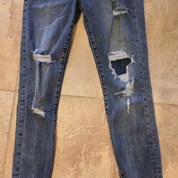 BDG Crop Twig High Rise jeans from Urban Outfitters. - Picture 6 of 6